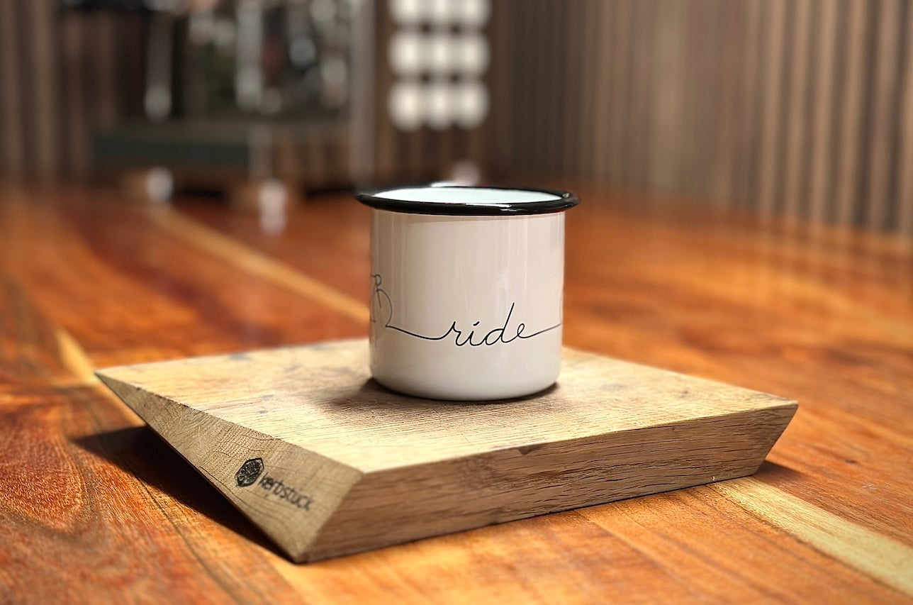 Emaille-Kaffeetasse mit Fahrrad bedruckt