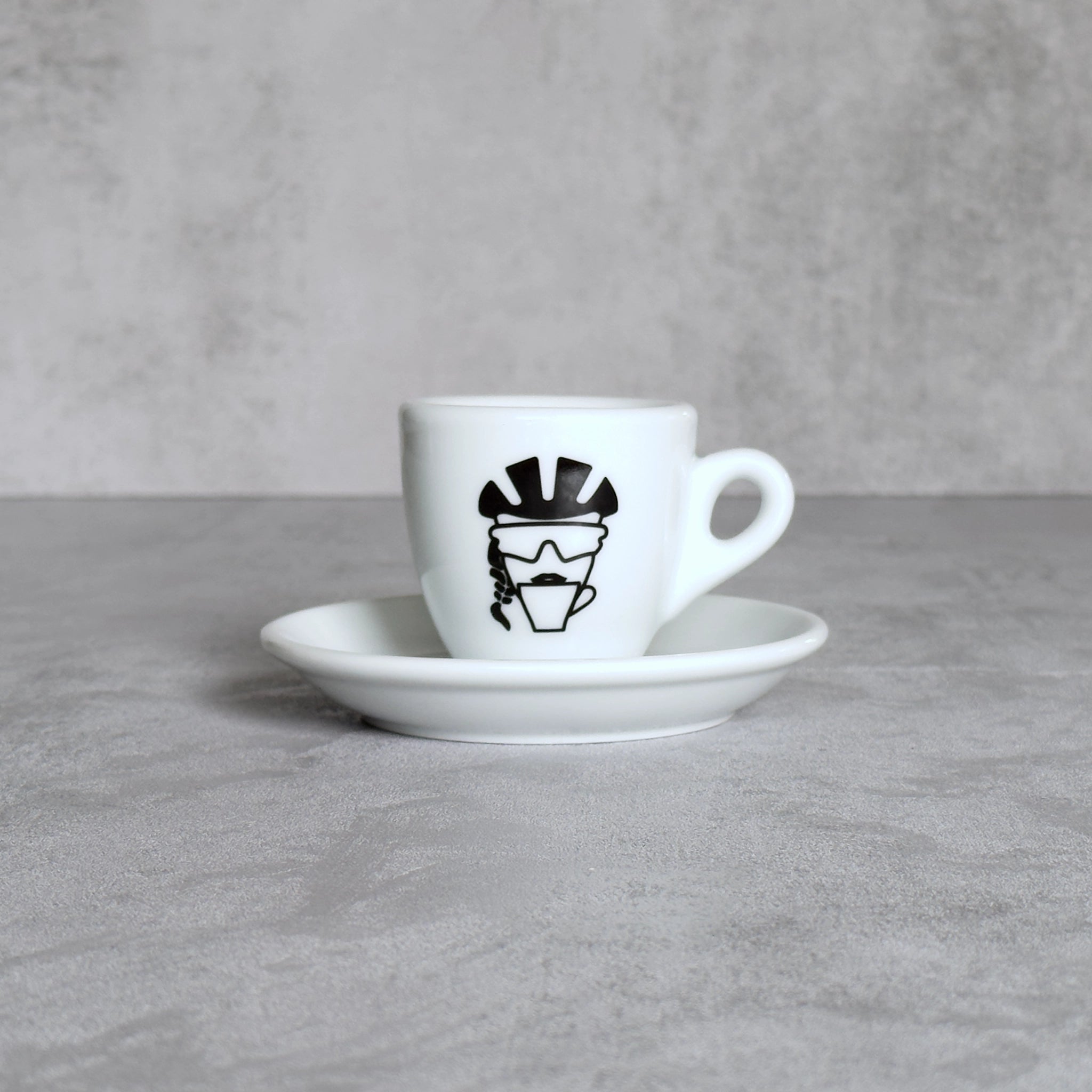 Espresso-Tasse mit Ms Coffeerider-Print: Radfahrerin-Kopf mit Helm und Zopf