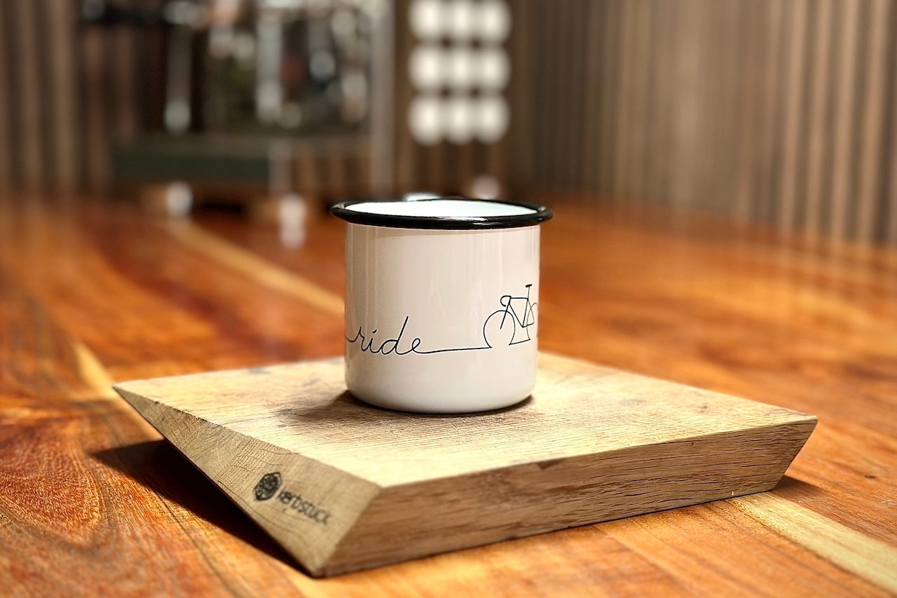 Emaille-Kaffeetasse mit Fahrrad bedruckt