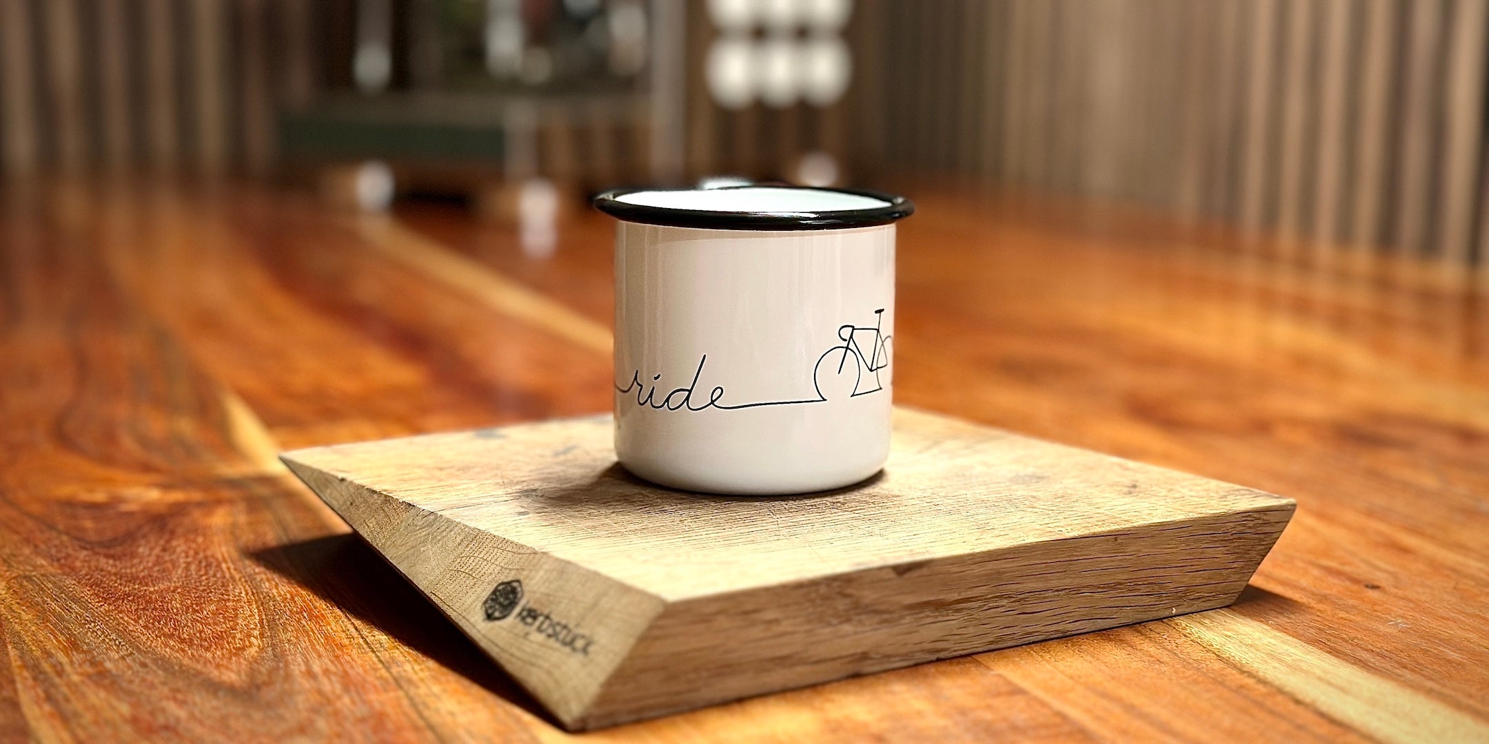 Emaille-Kaffeetasse mit Fahrrad bedruckt