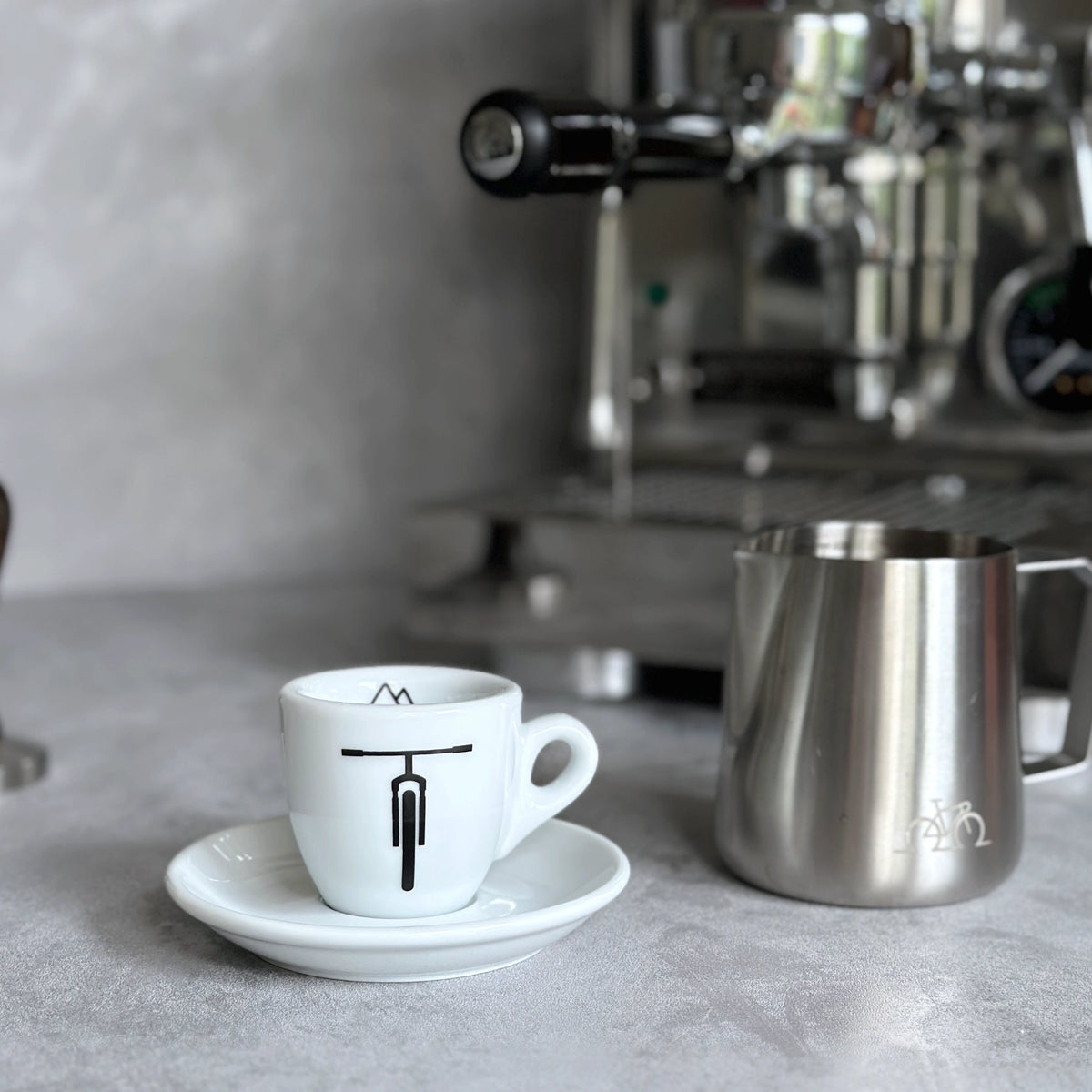 Espresso-Tasse mit Mountainbike-Motiv