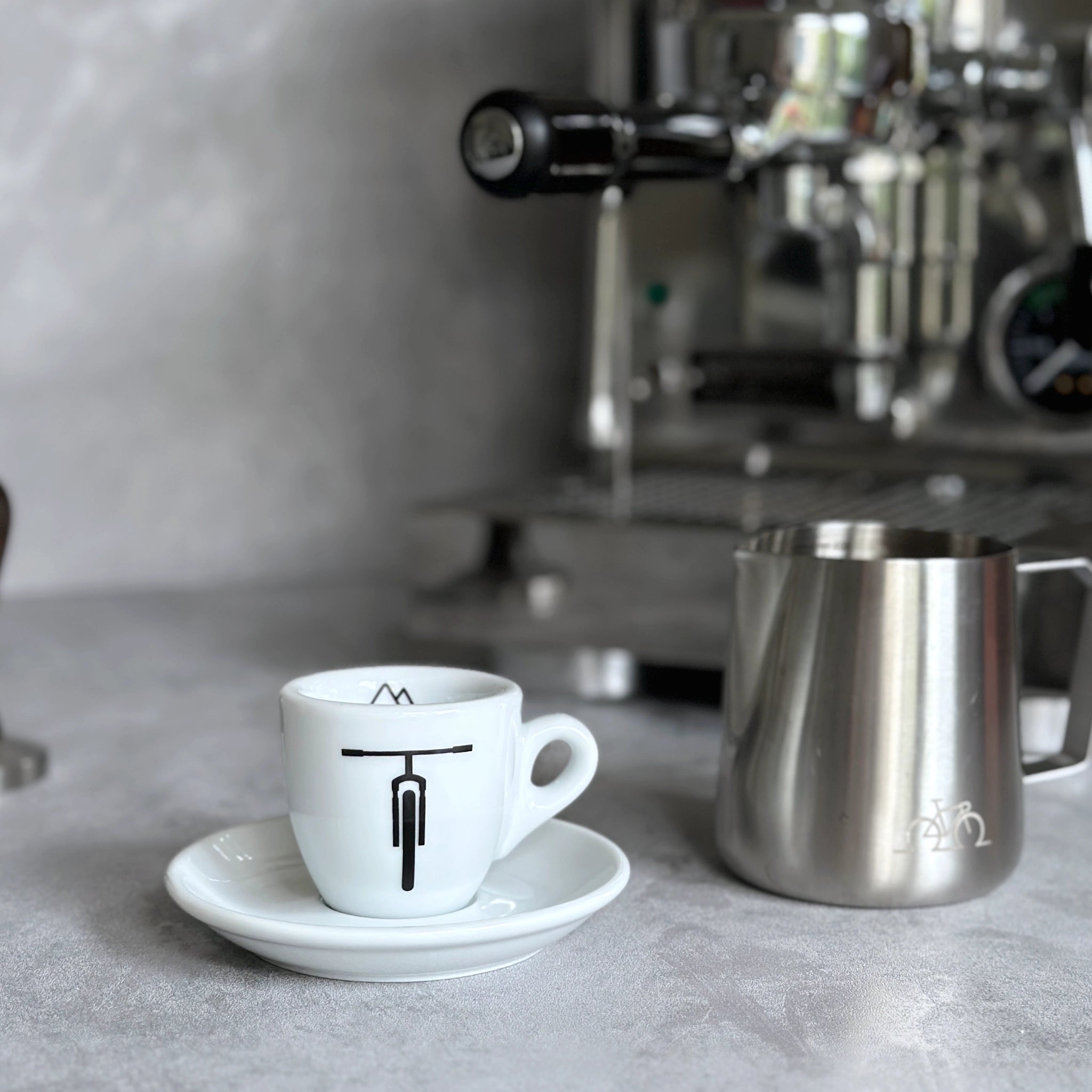 Espresso-Tasse mit Mountainbike-Motiv